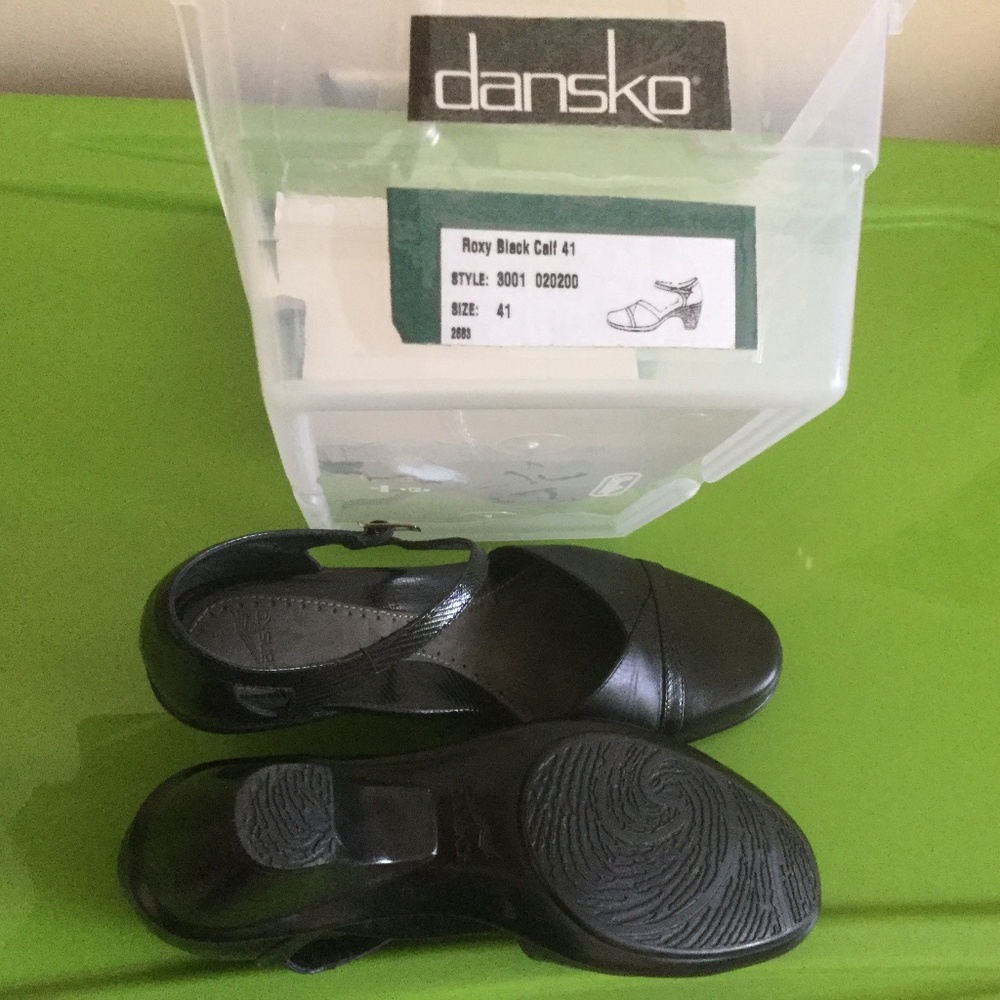 Dansko Black Roxy Pump